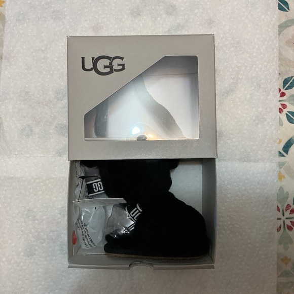 Uggs Other - Uggs 1 fluff yeah slide